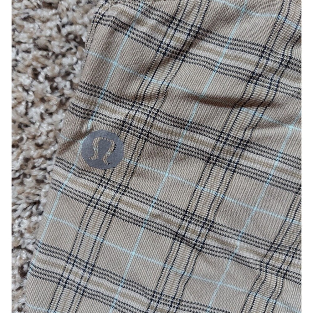 Lululemon Athletica Plaid Shorts Men’s Size 34 Beige/Gray Golf Hiking - Picture 7 of 10